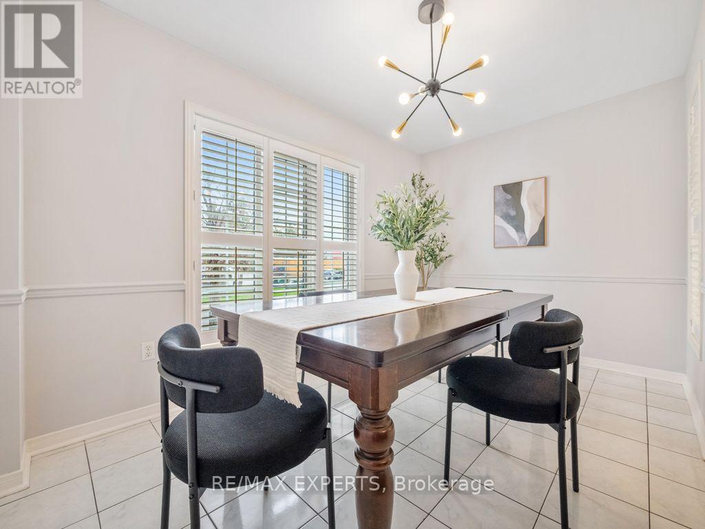 97 Pinedale Gate, Vaughan, Ontario  L4L 8X3 - Photo 12 - N13015216