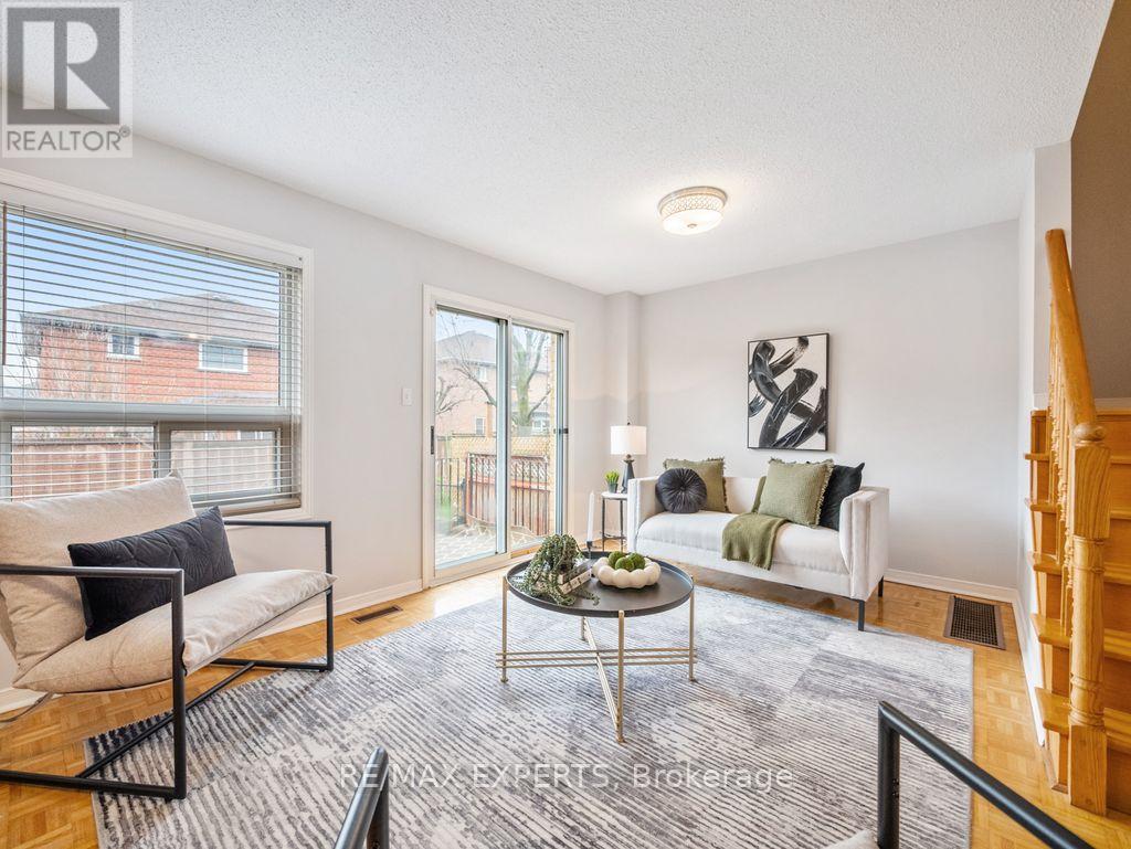 97 Pinedale Gate, Vaughan, Ontario  L4L 8X3 - Photo 3 - N13015216