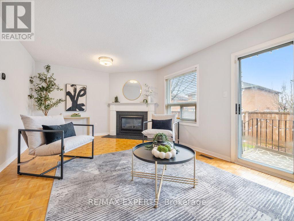 97 Pinedale Gate, Vaughan, Ontario  L4L 8X3 - Photo 4 - N13015216