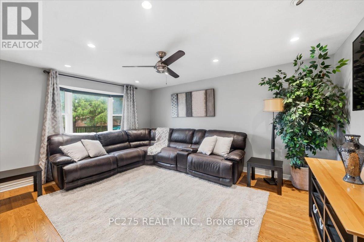 105 Gibson Crescent, Lucan Biddulph, Ontario  N0M 2J0 - Photo 11 - X13014704