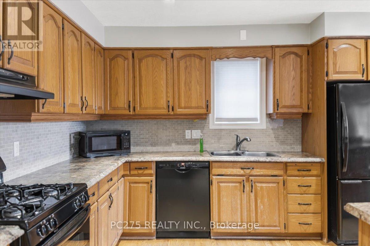 105 Gibson Crescent, Lucan Biddulph, Ontario  N0M 2J0 - Photo 10 - X13014704