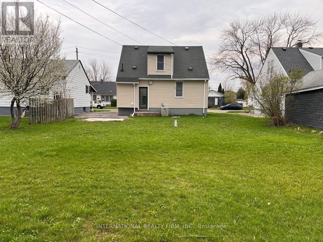 9 Admiral Road, St. Catharines, Ontario  L2P 1G4 - Photo 3 - X13015218