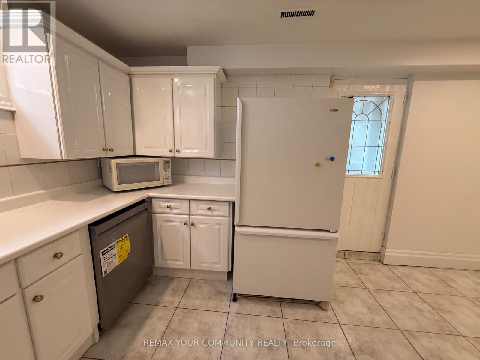 103 Wigwoss Drive, Vaughan, Ontario  L4L 2P9 - Photo 3 - N13014630