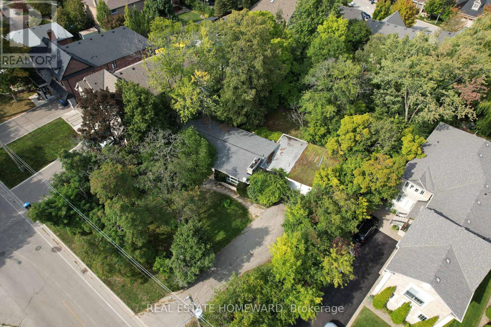 2441 Old Carriage Road, Mississauga, Ontario  L5C 1Y6 - Photo 3 - W12825408