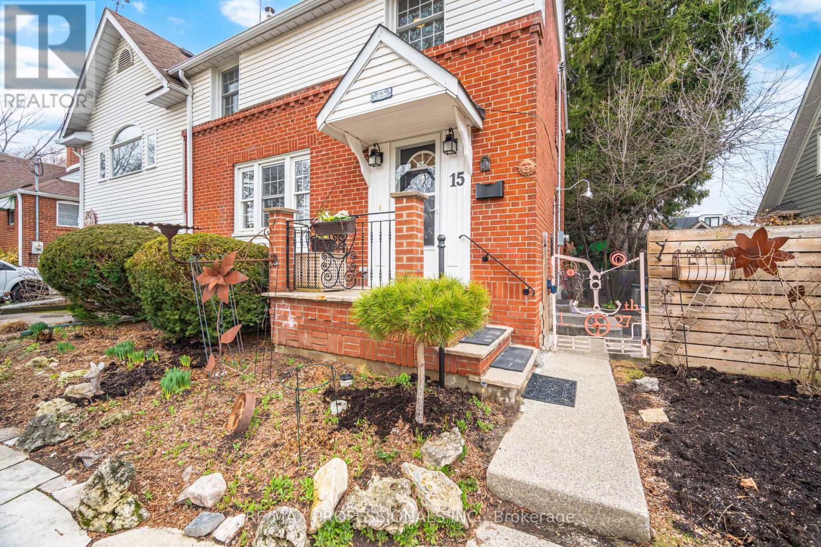 15 Twenty-Seventh Street, Toronto, Ontario  M8W 2X2 - Photo 4 - W12962196