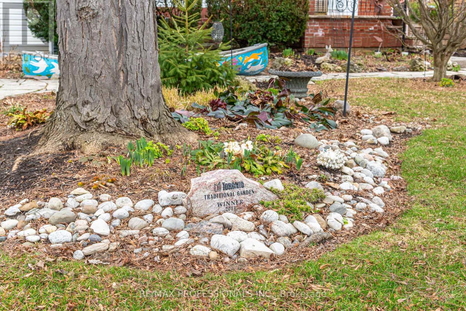 15 Twenty-Seventh Street, Toronto, Ontario  M8W 2X2 - Photo 6 - W12962196