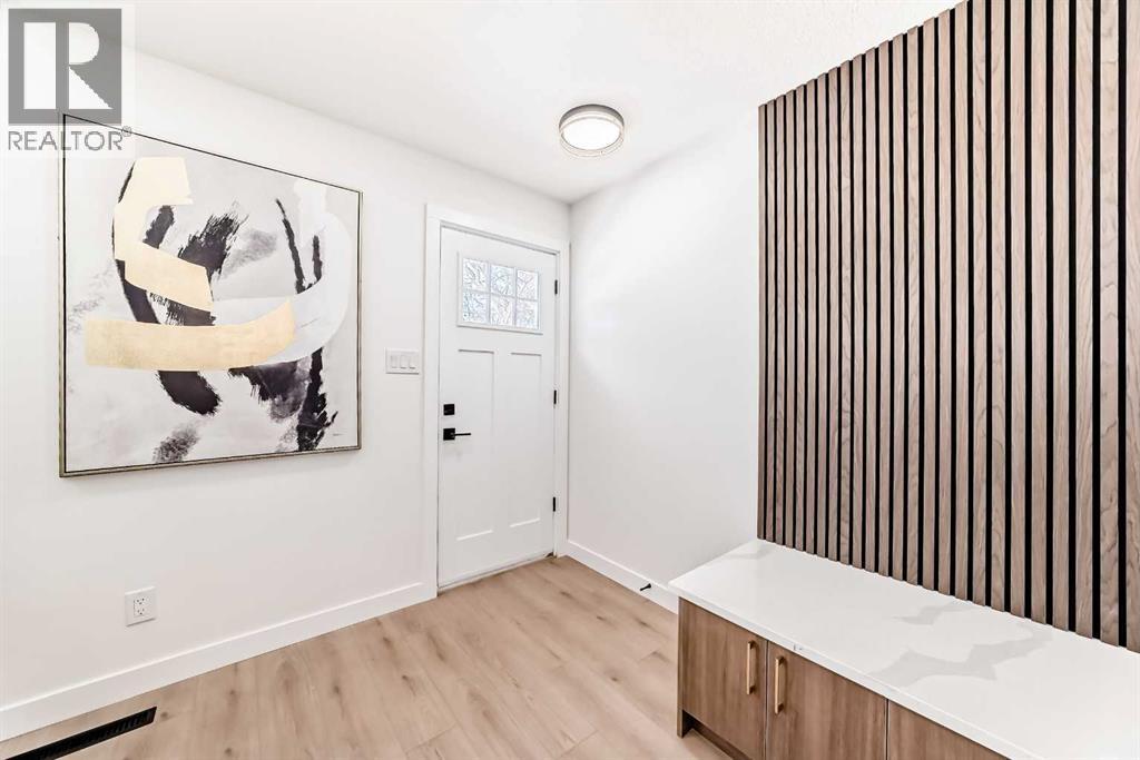 4936 45 Street Sw, Calgary, Alberta  T3E 3W4 - Photo 5 - A2289310