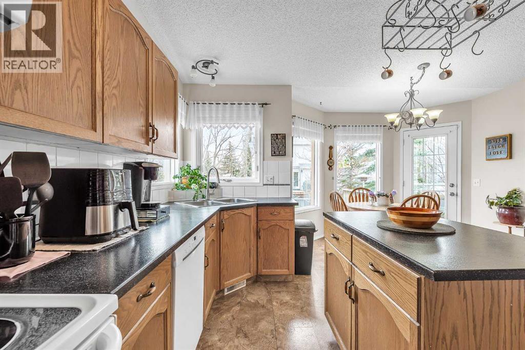 27 Bow Way, Cochrane, Alberta  T4C 1N1 - Photo 16 - A2302001