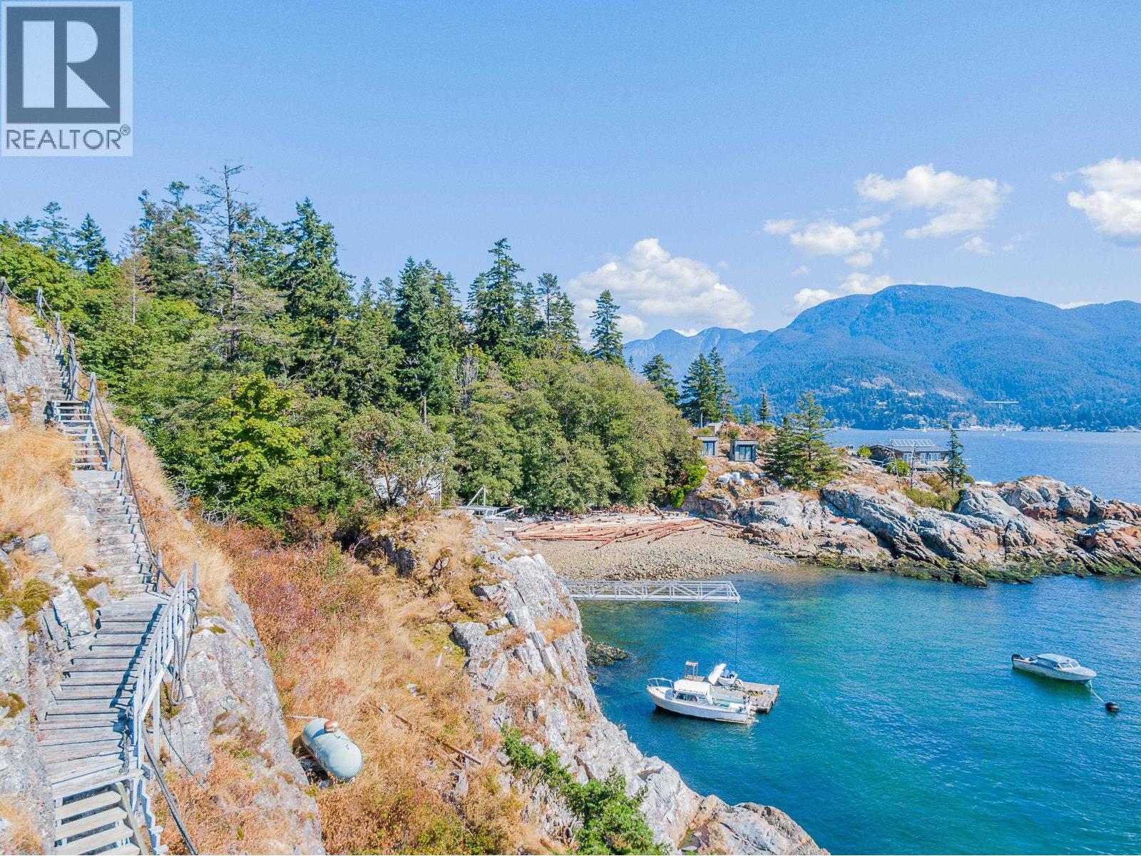 55 Passage Island, West Vancouver, British Columbia  V7W 1V7 - Photo 15 - R3113037