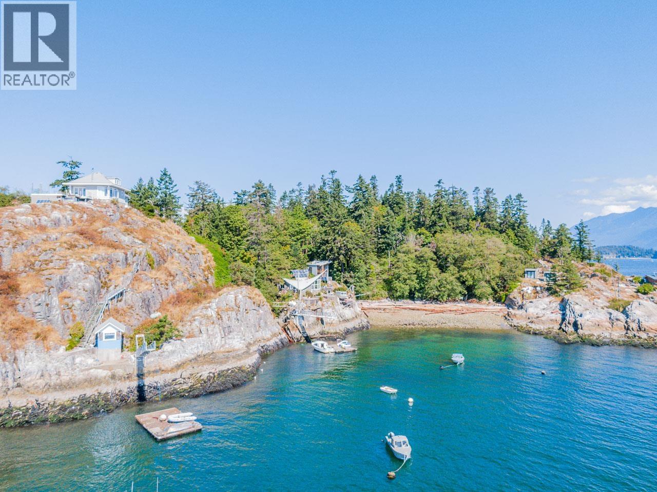 55 Passage Island, West Vancouver, British Columbia  V7W 1V7 - Photo 3 - R3113037