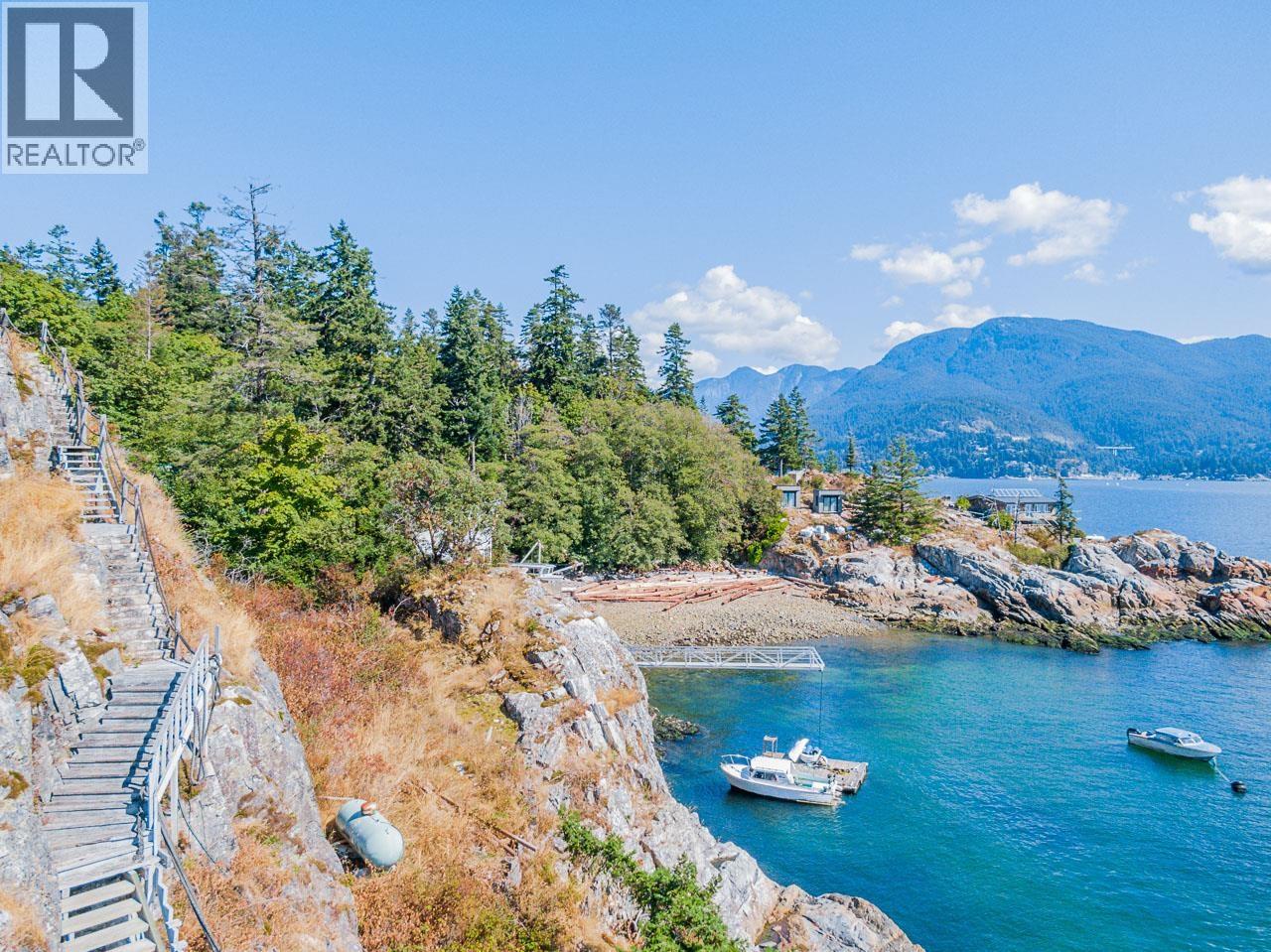 55 Passage Island, West Vancouver, British Columbia  V7W 1V7 - Photo 4 - R3113037