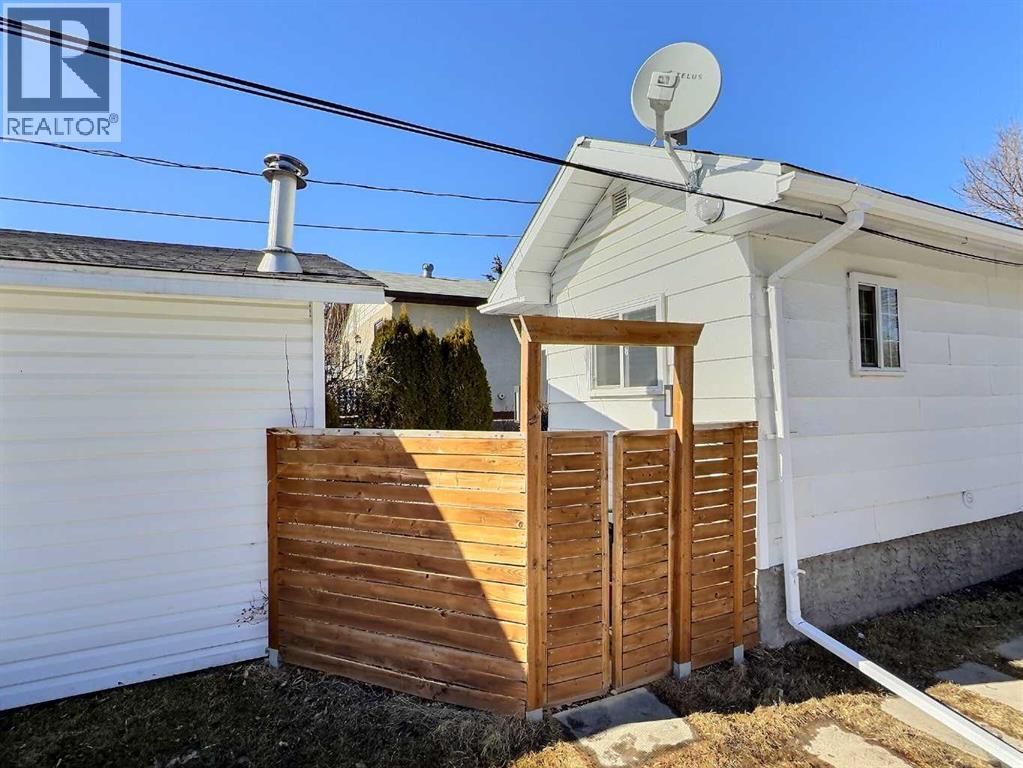 5213 55 Avenue, Ponoka, Alberta  T4J 1G9 - Photo 4 - A2294423