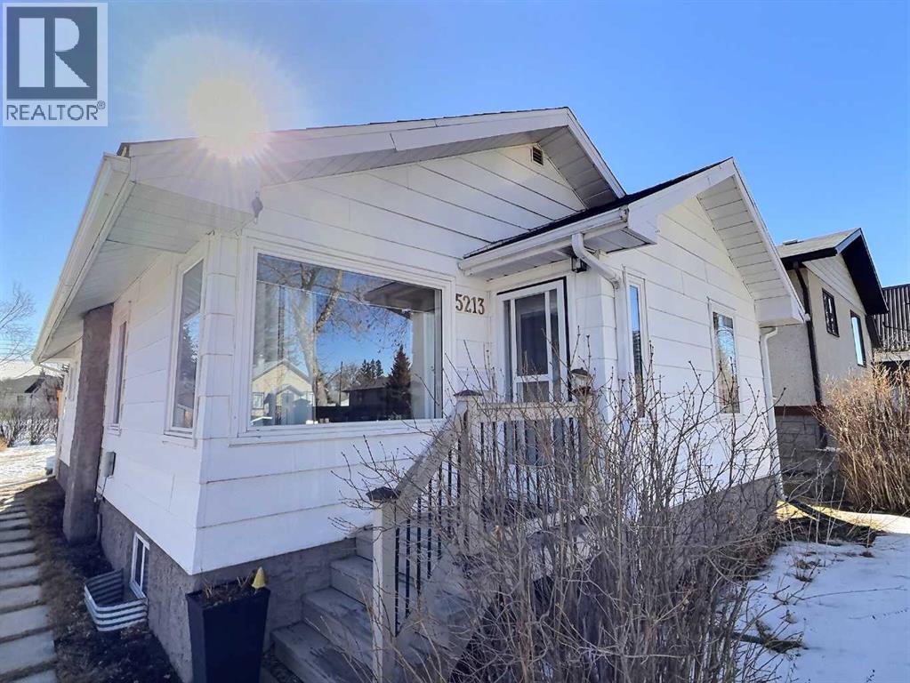 5213 55 Avenue, Ponoka, Alberta  T4J 1G9 - Photo 2 - A2294423