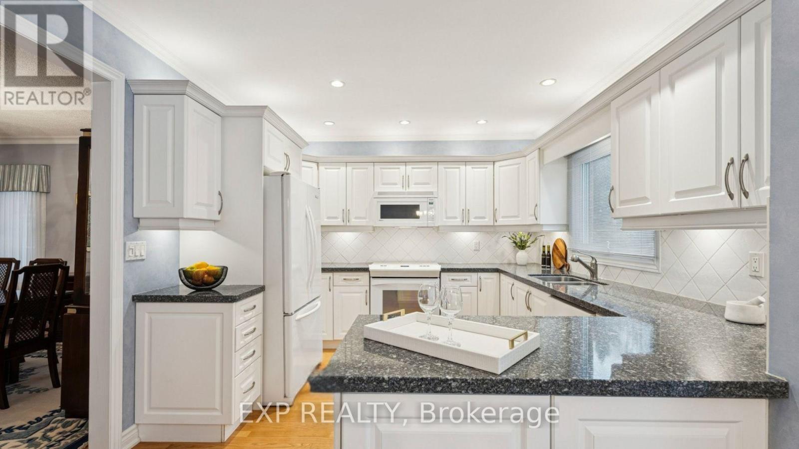 209 Nottingham Drive, Oakville, Ontario  L6H 4H7 - Photo 17 - W12811466