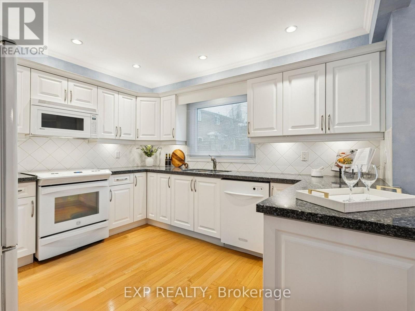 209 Nottingham Drive, Oakville, Ontario  L6H 4H7 - Photo 18 - W12811466