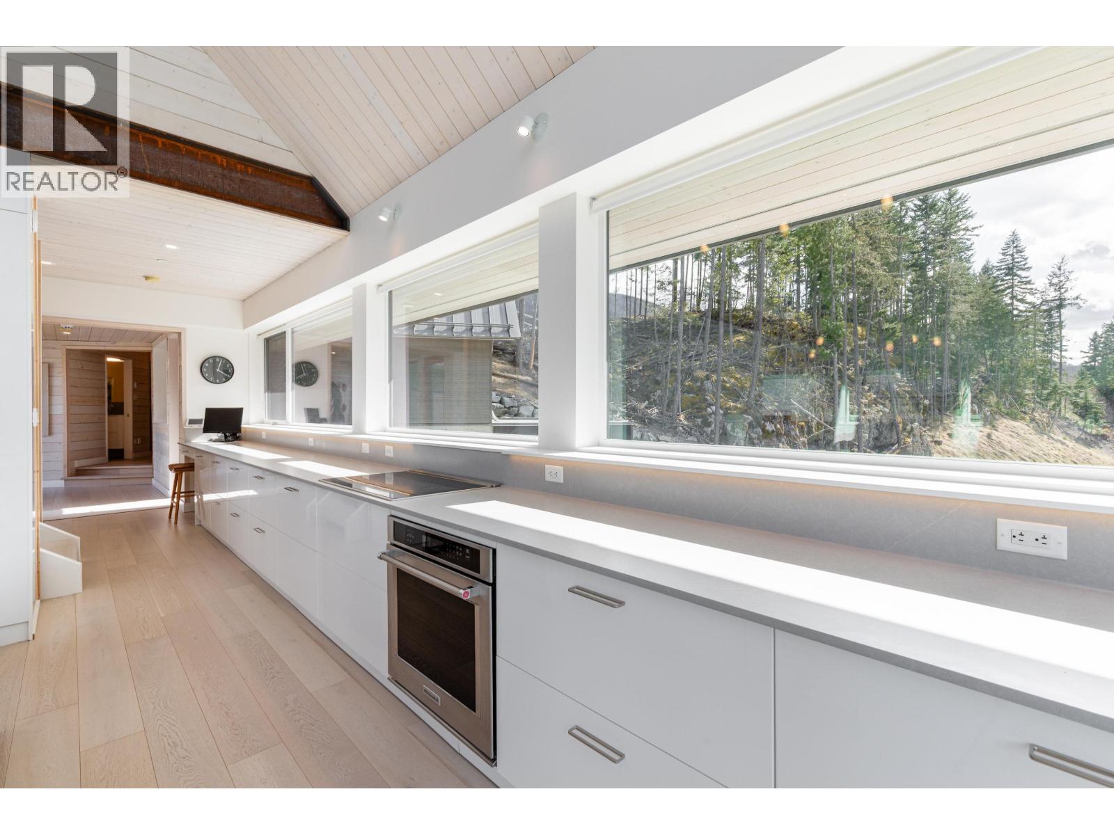 9111 Riverside Drive, Whistler, British Columbia  V0N 1B9 - Photo 10 - R3113031