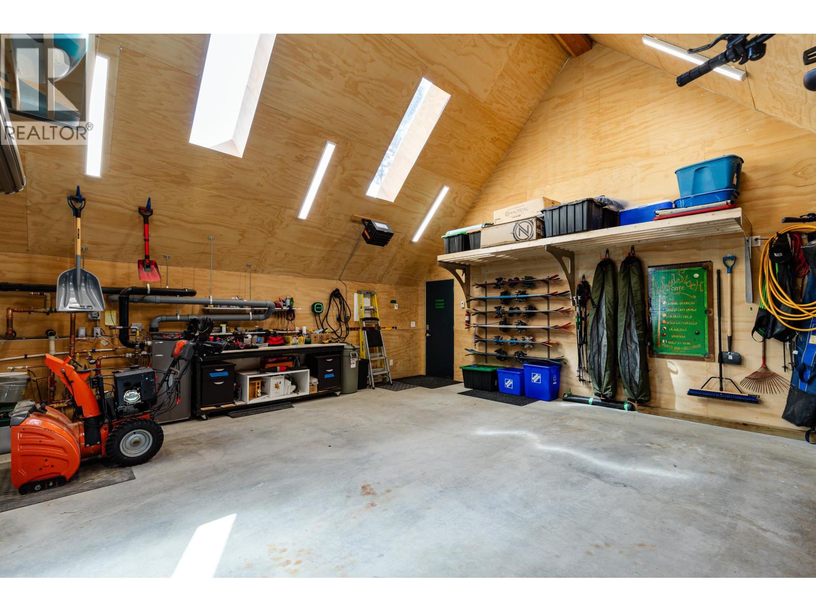 9111 Riverside Drive, Whistler, British Columbia  V0N 1B9 - Photo 29 - R3113031