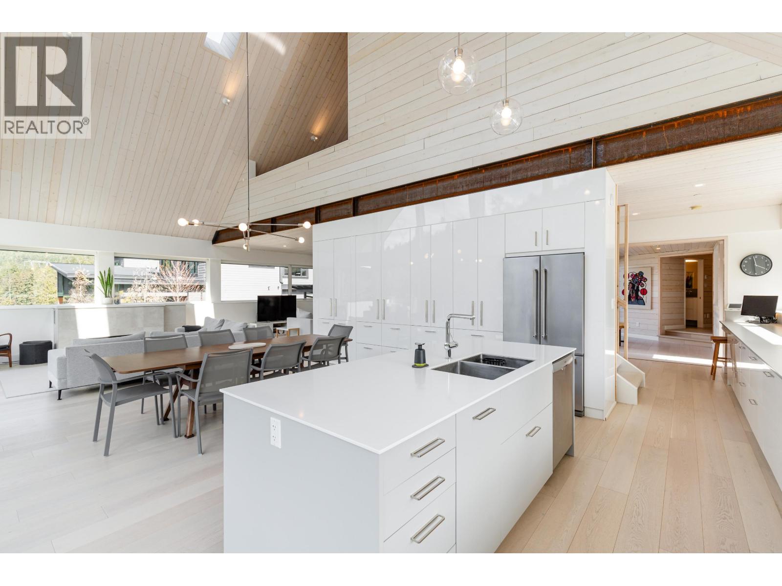 9111 Riverside Drive, Whistler, British Columbia  V0N 1B9 - Photo 9 - R3113031