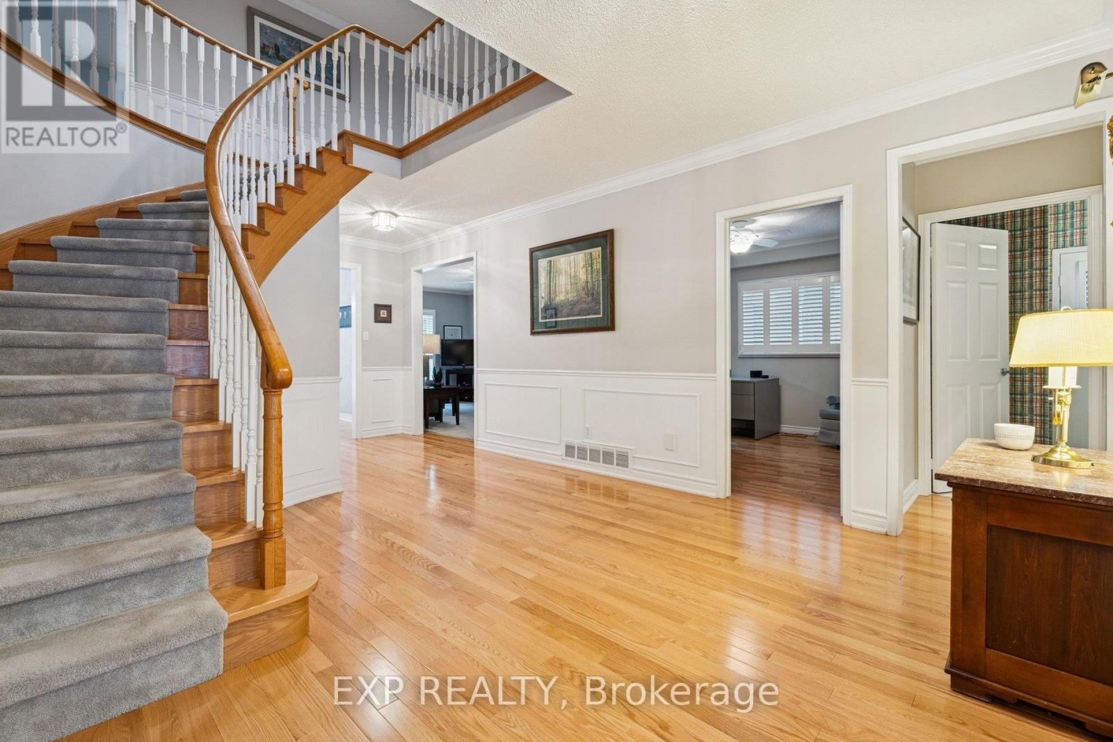 209 Nottingham Drive, Oakville, Ontario  L6H 4H7 - Photo 5 - W12811466