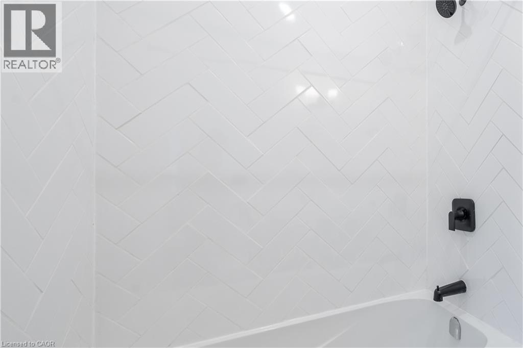 204 Balsam Avenue S, Hamilton, Ontario  L8M 3B8 - Photo 14 - 40815453