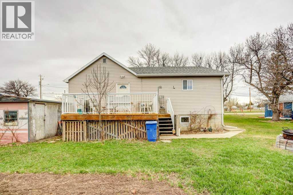 379n 300 E, Raymond, Alberta  T0K 2S0 - Photo 3 - A2302747