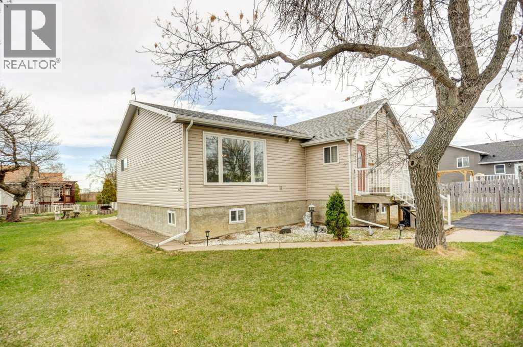 379n 300 E, Raymond, Alberta  T0K 2S0 - Photo 5 - A2302747