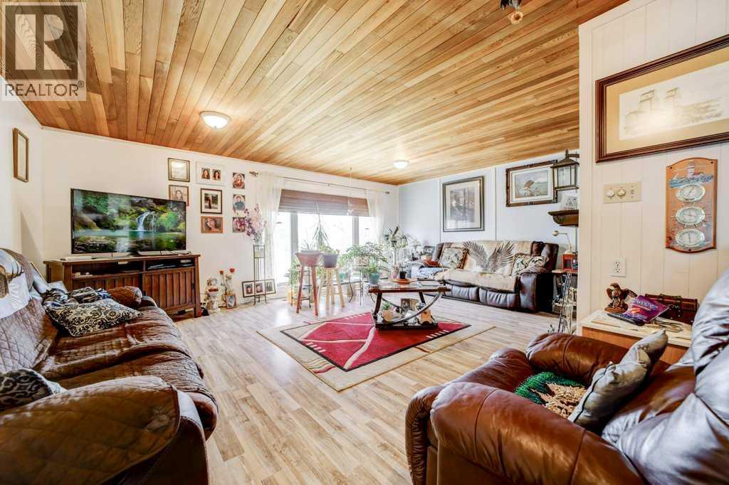 379n 300 E, Raymond, Alberta  T0K 2S0 - Photo 14 - A2302747