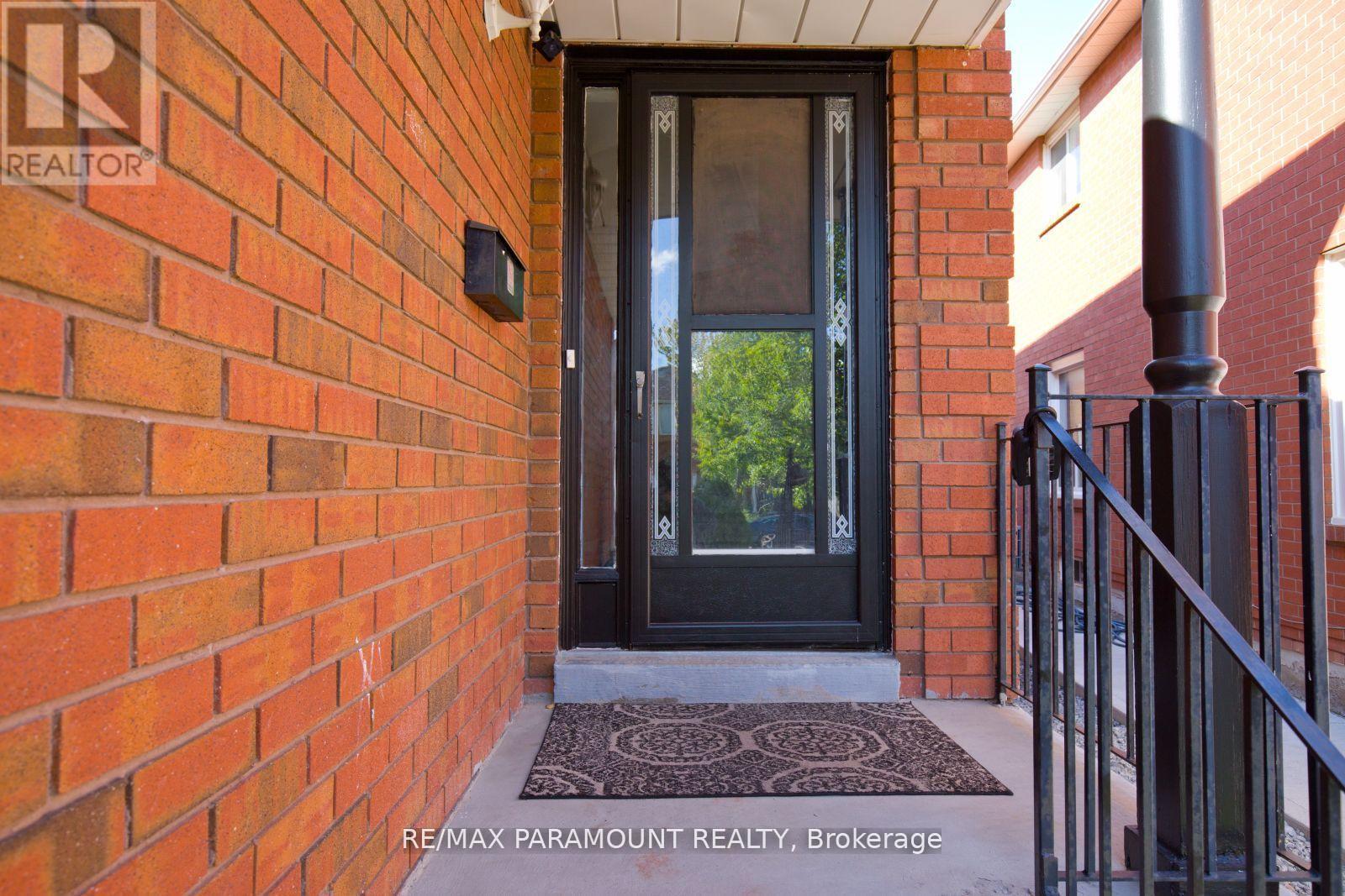 Upper - 29 Muirland Crescent, Brampton, Ontario  L6X 4P4 - Photo 2 - W13015140