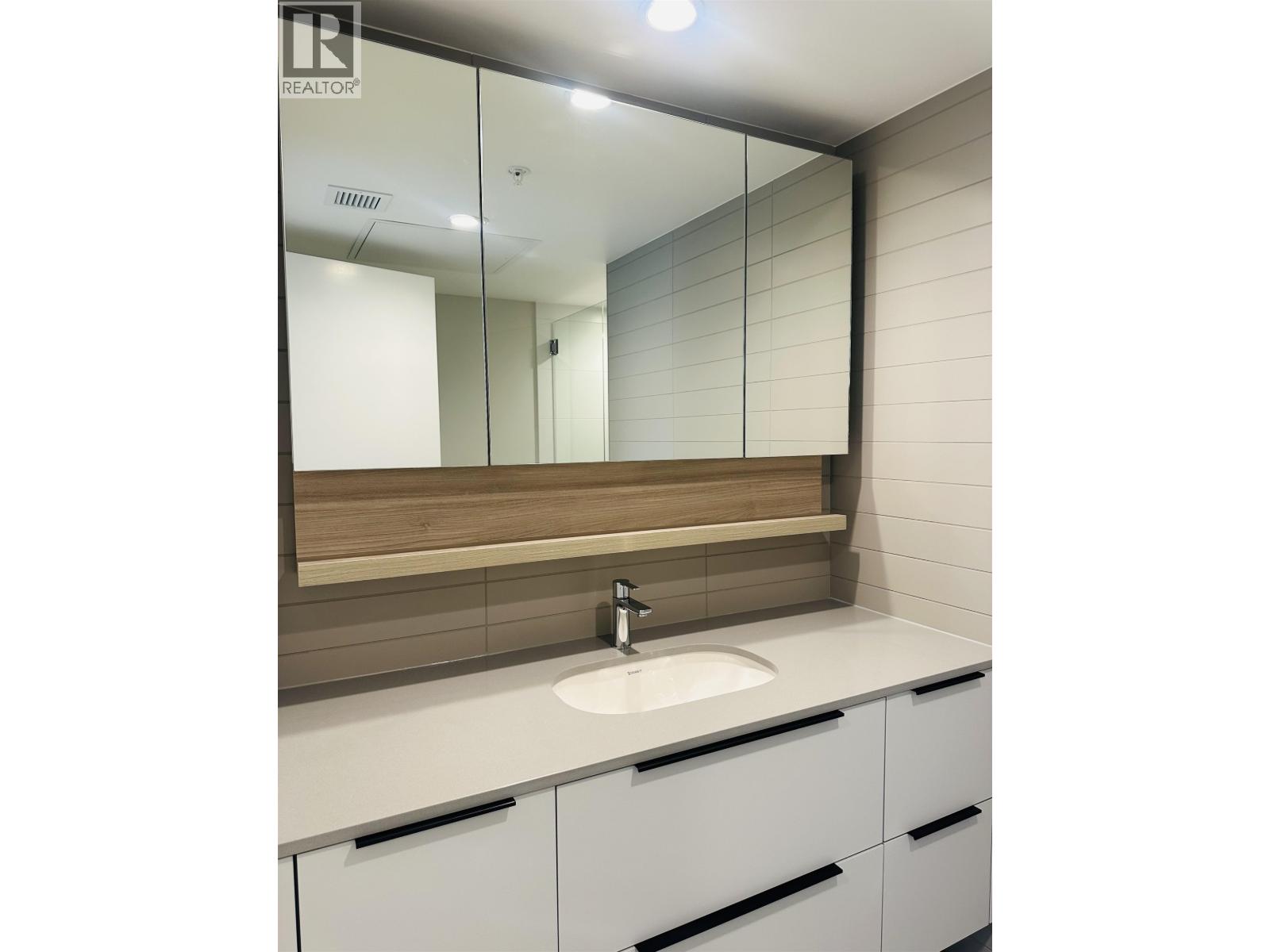 302 567 Emerson Street, Coquitlam, British Columbia  V3J 0M8 - Photo 11 - R3113012