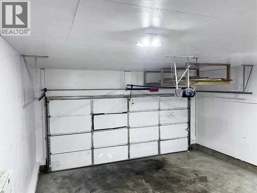 110 West Creek Bay, Chestermere, Alberta  T1X 1K7 - Photo 4 - A2262218