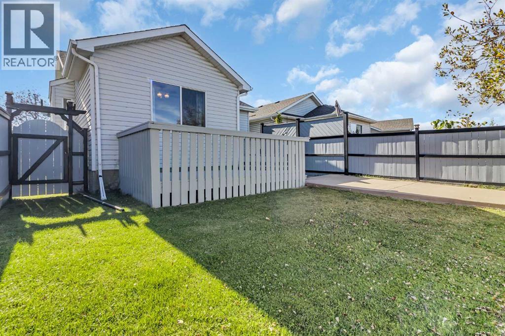 110 West Creek Bay, Chestermere, Alberta  T1X 1K7 - Photo 38 - A2262218