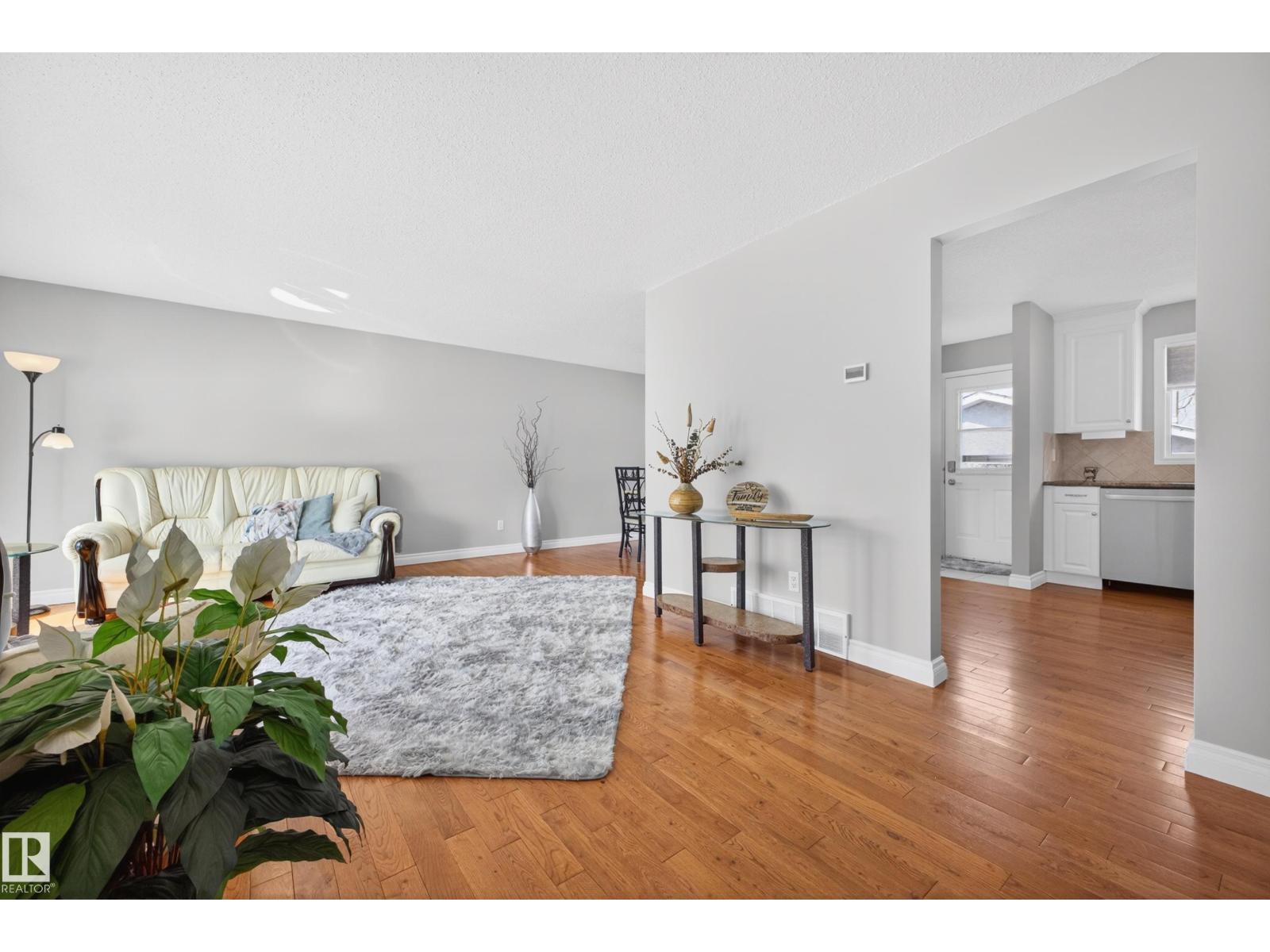 104 Grandin Dr, Morinville, Alberta  T8R 1H5 - Photo 5 - E4482515