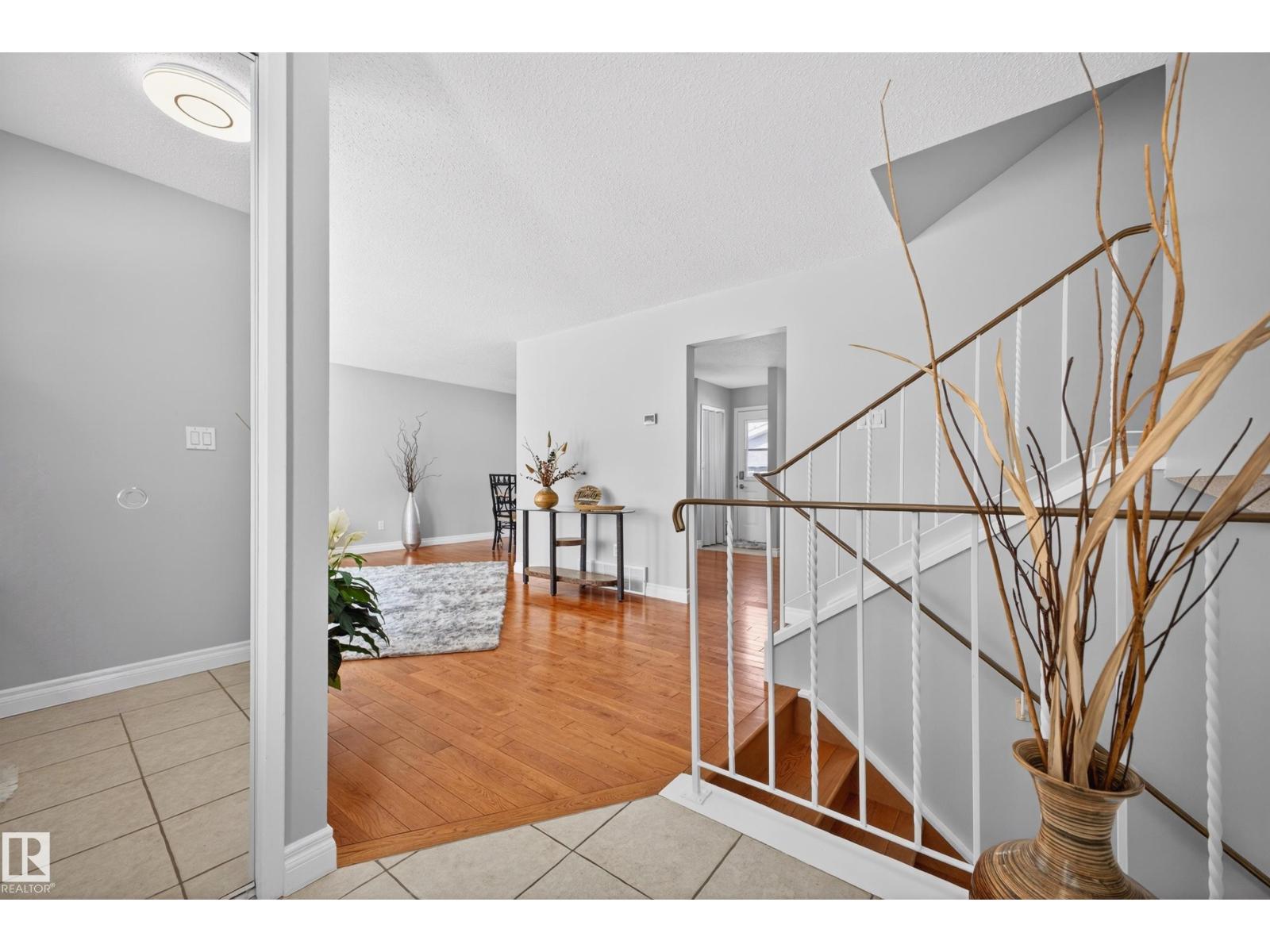 104 Grandin Dr, Morinville, Alberta  T8R 1H5 - Photo 3 - E4482515