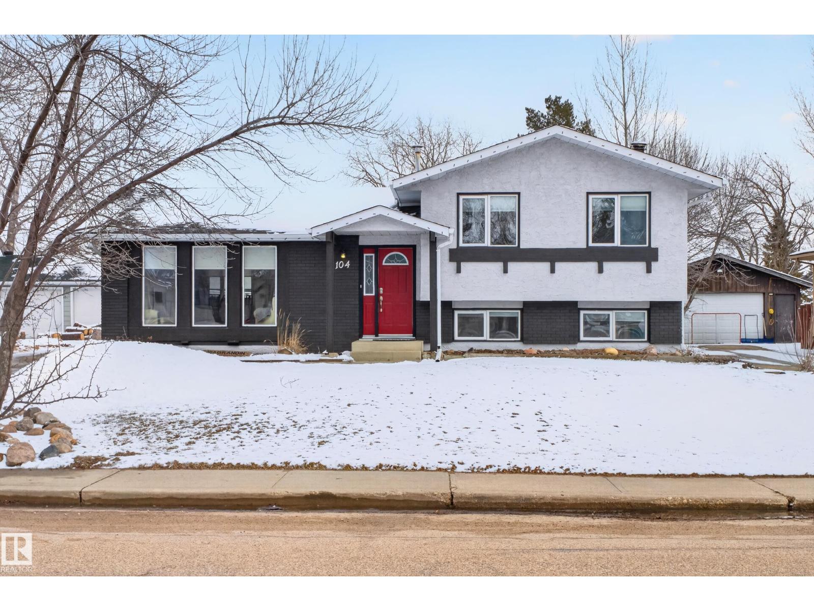 104 Grandin DR, morinville, Alberta