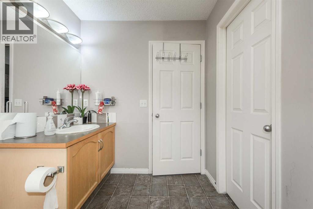 56 Evansbrooke Landing, Calgary, Alberta  T3P 1G5 - Photo 24 - A2301292