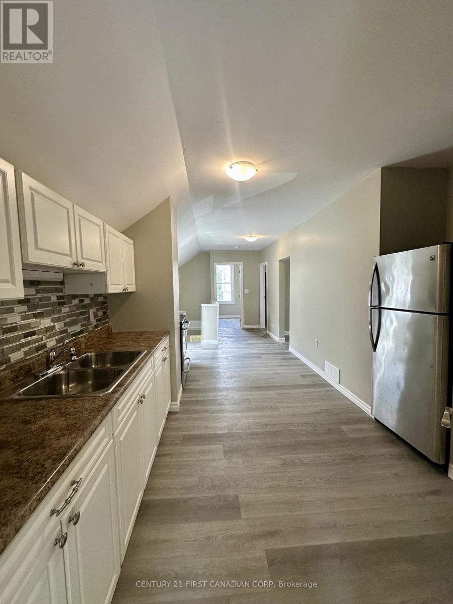 Upper - 35 Inkerman Street, St. Thomas, Ontario  N5P 3E9 - Photo 2 - X13015292