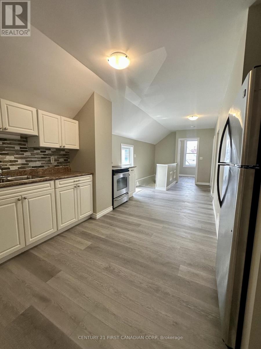 Upper - 35 Inkerman Street, St. Thomas, Ontario  N5P 3E9 - Photo 3 - X13015292