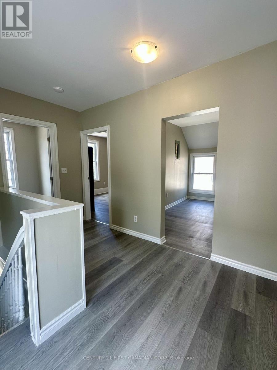 Upper - 35 Inkerman Street, St. Thomas, Ontario  N5P 3E9 - Photo 9 - X13015292