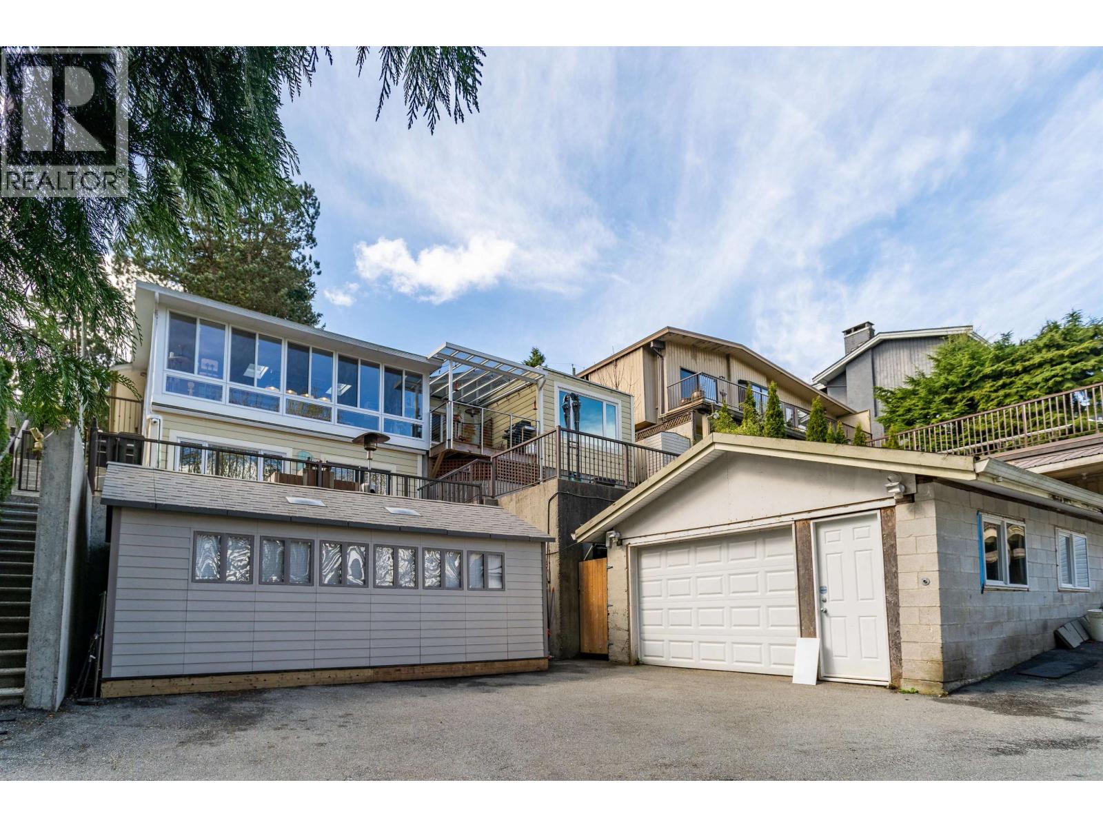 5823 Highfield Drive, Burnaby, British Columbia  V5B 1E4 - Photo 37 - R3112982