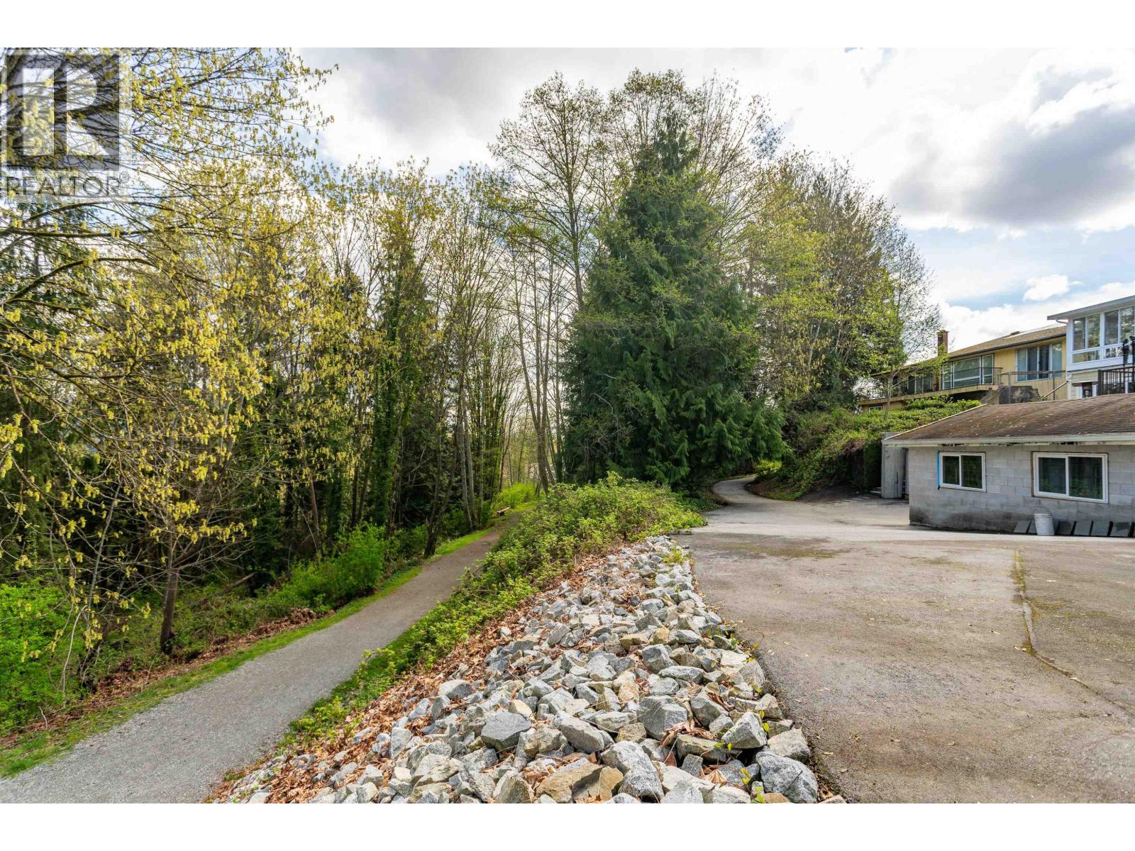 5823 Highfield Drive, Burnaby, British Columbia  V5B 1E4 - Photo 39 - R3112982