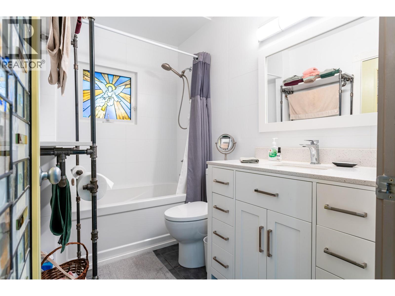 5823 Highfield Drive, Burnaby, British Columbia  V5B 1E4 - Photo 30 - R3112982