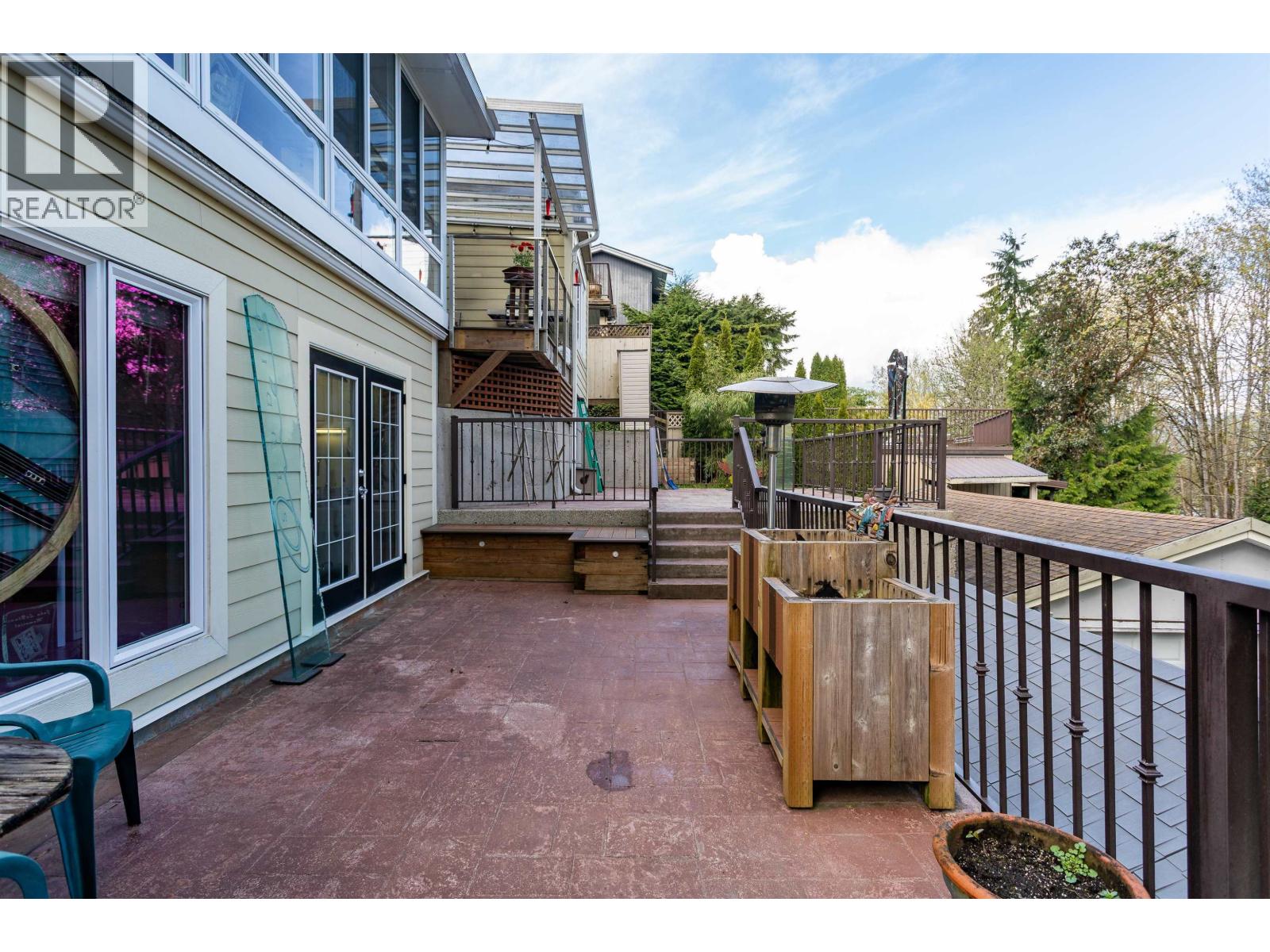 5823 Highfield Drive, Burnaby, British Columbia  V5B 1E4 - Photo 32 - R3112982