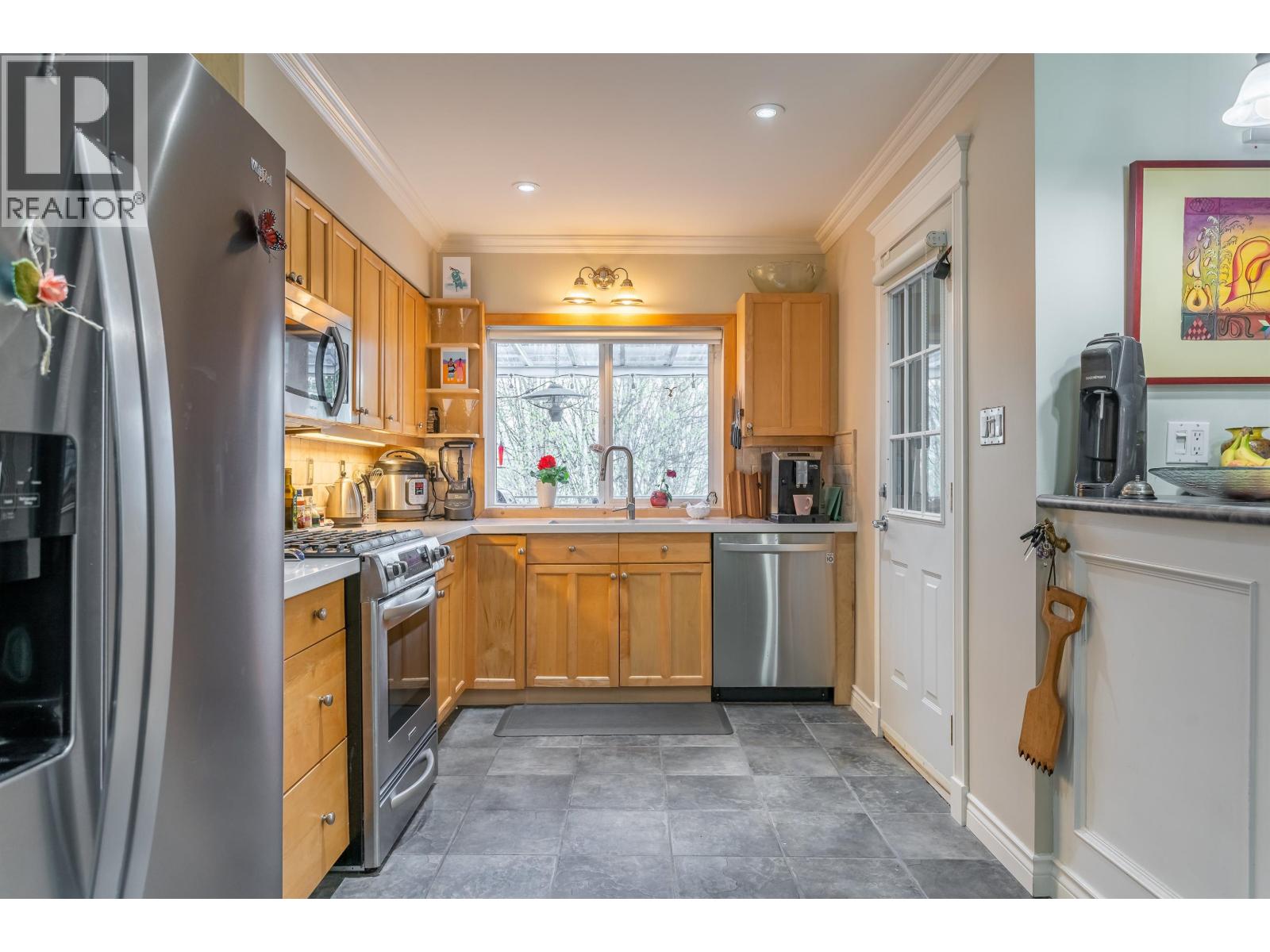 5823 Highfield Drive, Burnaby, British Columbia  V5B 1E4 - Photo 5 - R3112982