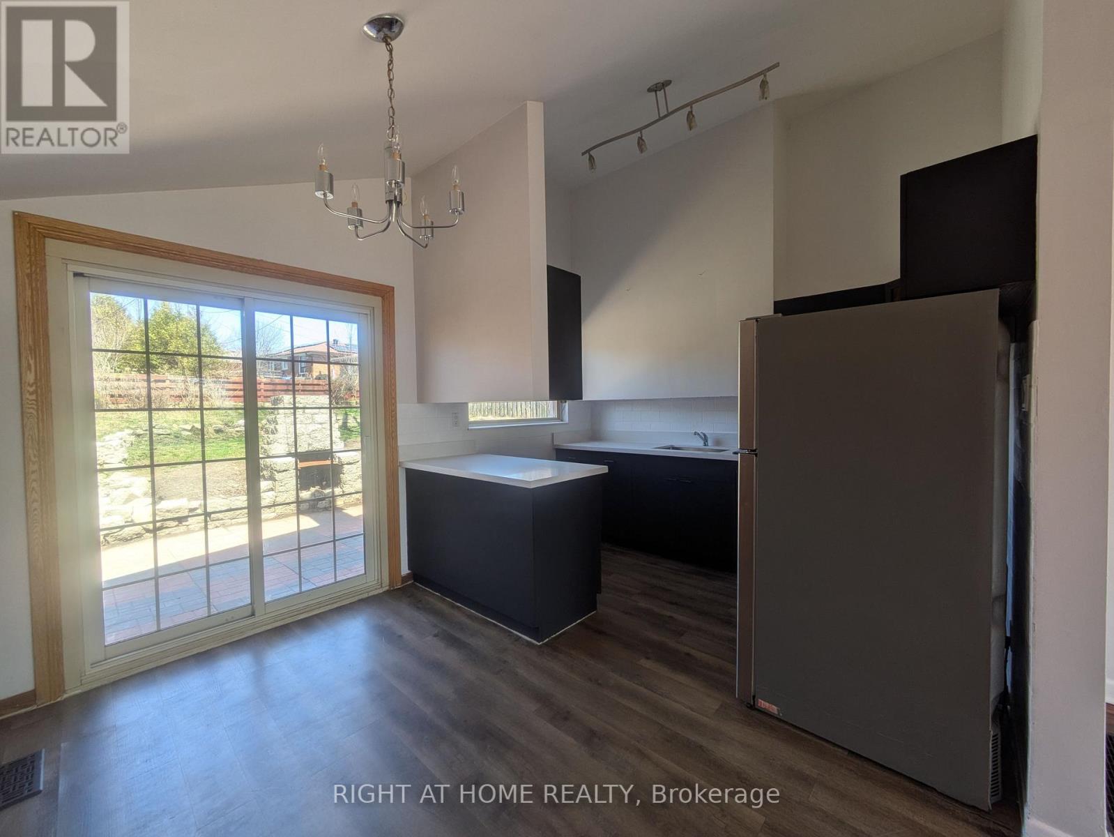 740 Stone Street, Oshawa, Ontario  L1J 1A6 - Photo 9 - E12889848