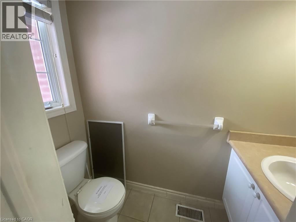 182 Kingswood Drive, Kitchener, Ontario  N2E 1S9 - Photo 4 - 40808412