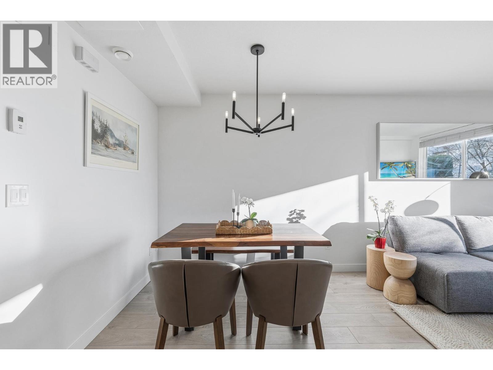 Th3 108 E 8th Street, North Vancouver, British Columbia  V7L 1Y9 - Photo 10 - R3113048