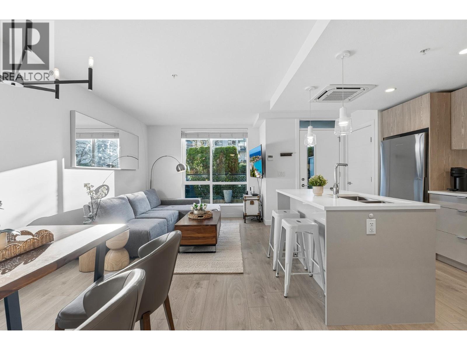 Th3 108 E 8th Street, North Vancouver, British Columbia  V7L 1Y9 - Photo 5 - R3113048