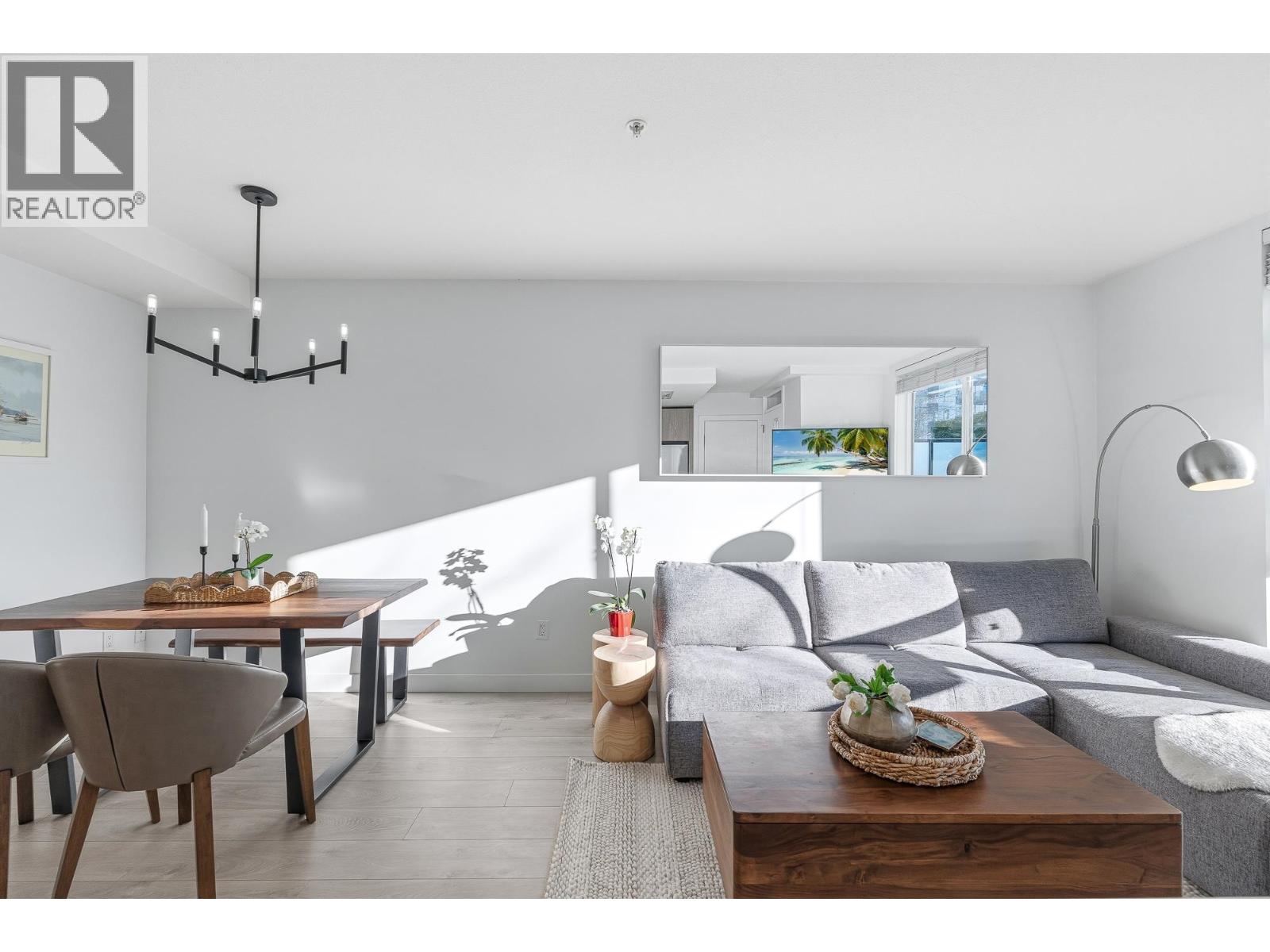 Th3 108 E 8th Street, North Vancouver, British Columbia  V7L 1Y9 - Photo 6 - R3113048