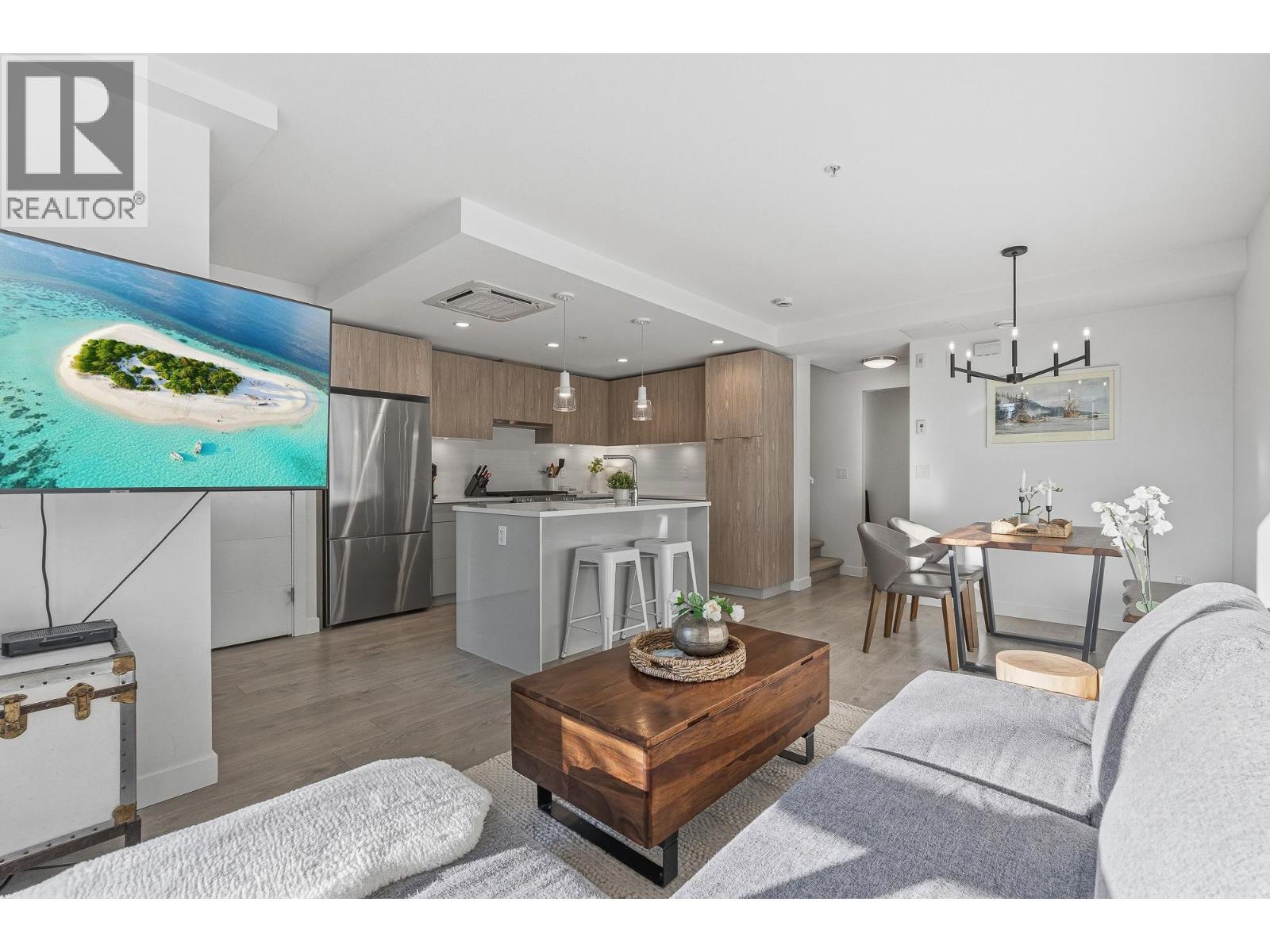 Th3 108 E 8th Street, North Vancouver, British Columbia  V7L 1Y9 - Photo 7 - R3113048