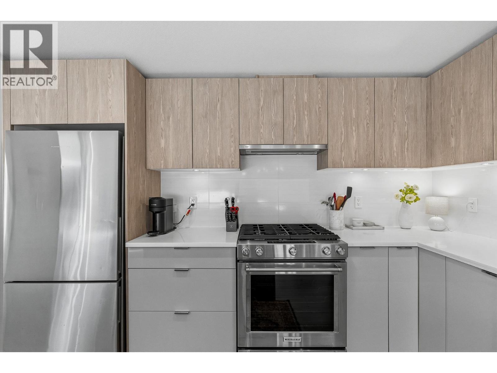 Th3 108 E 8th Street, North Vancouver, British Columbia  V7L 1Y9 - Photo 8 - R3113048